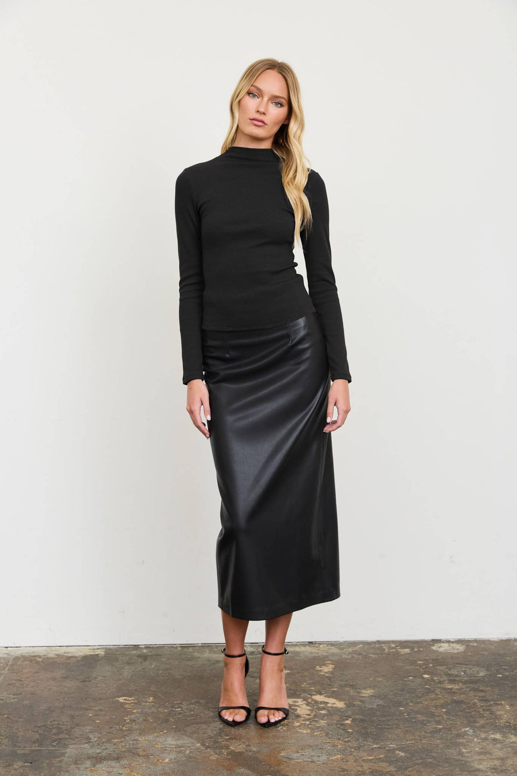 RIBBED MOCK NECK BODYCON TOP