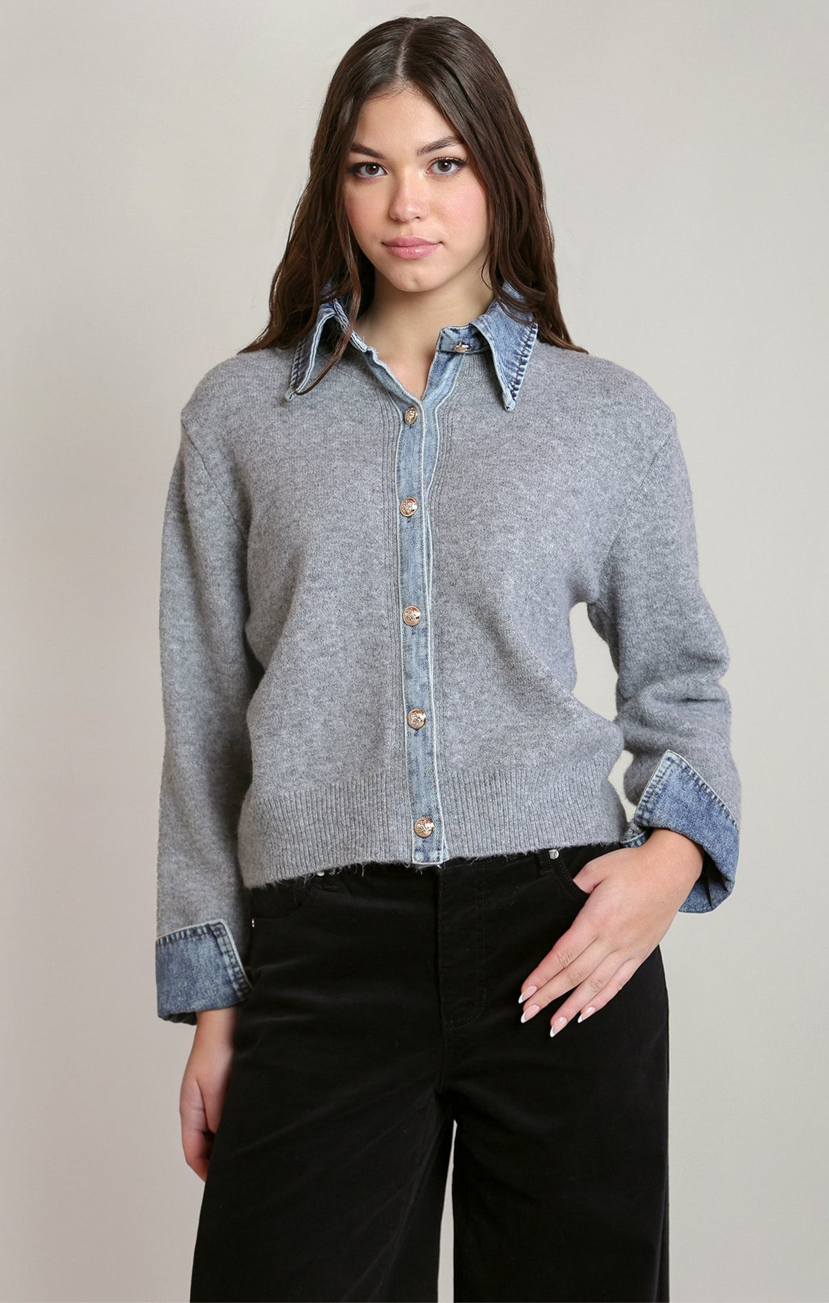 Denim-Trim Knit Shirt in Light Grey/Denim