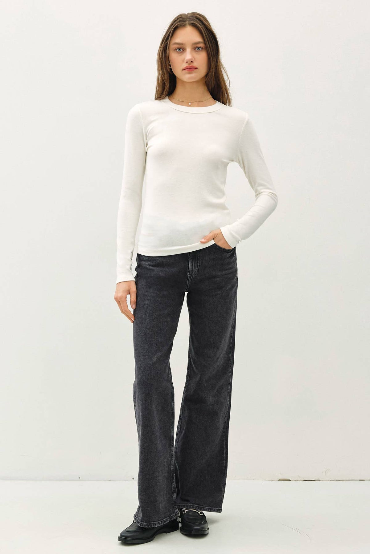 ROUND NECK LONG SLEEVE KNIT TOP