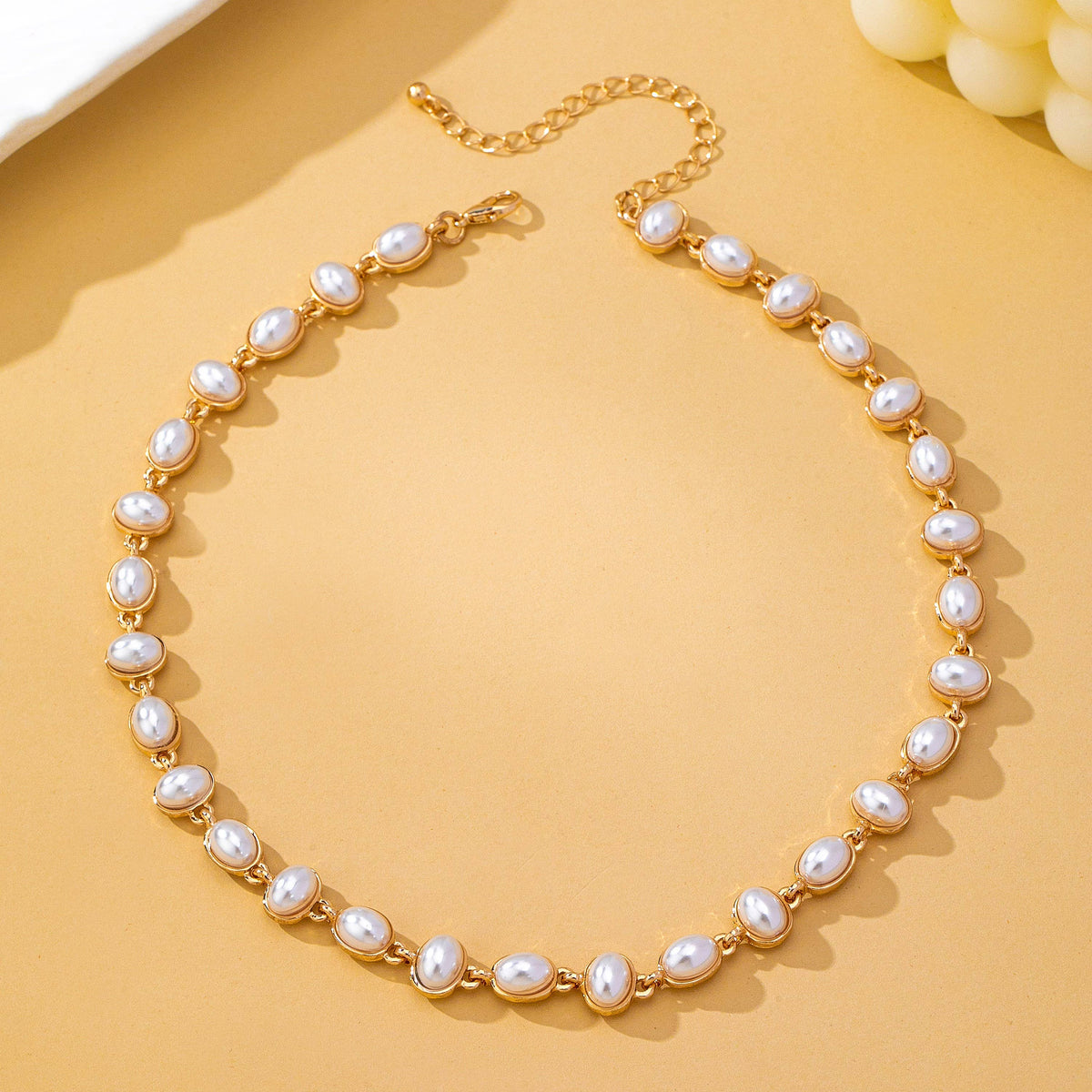 Bezel-Set Oval Pearl Necklace | 80N93655