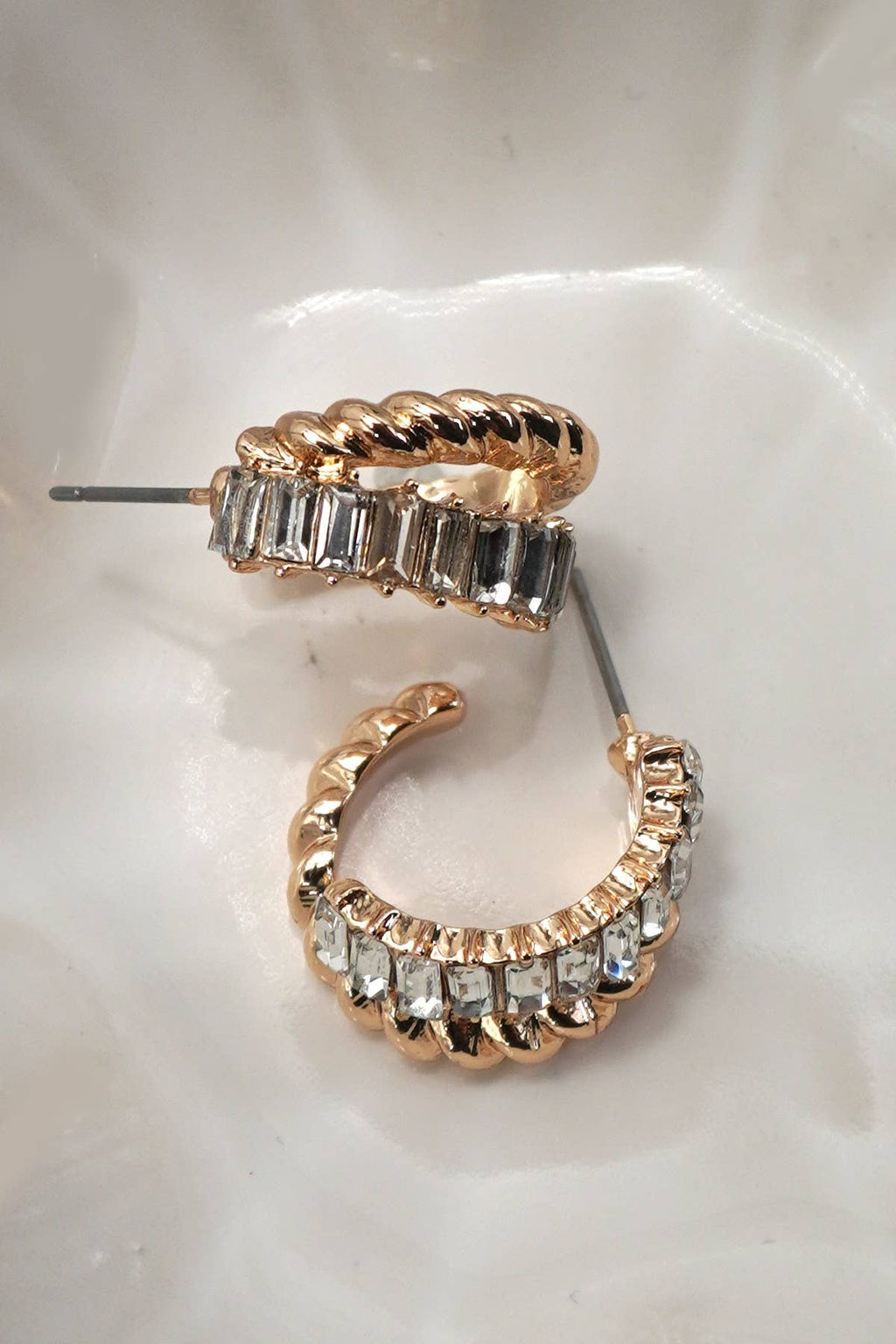 INTWINED HUGGIE EARRINGS | 80E61000