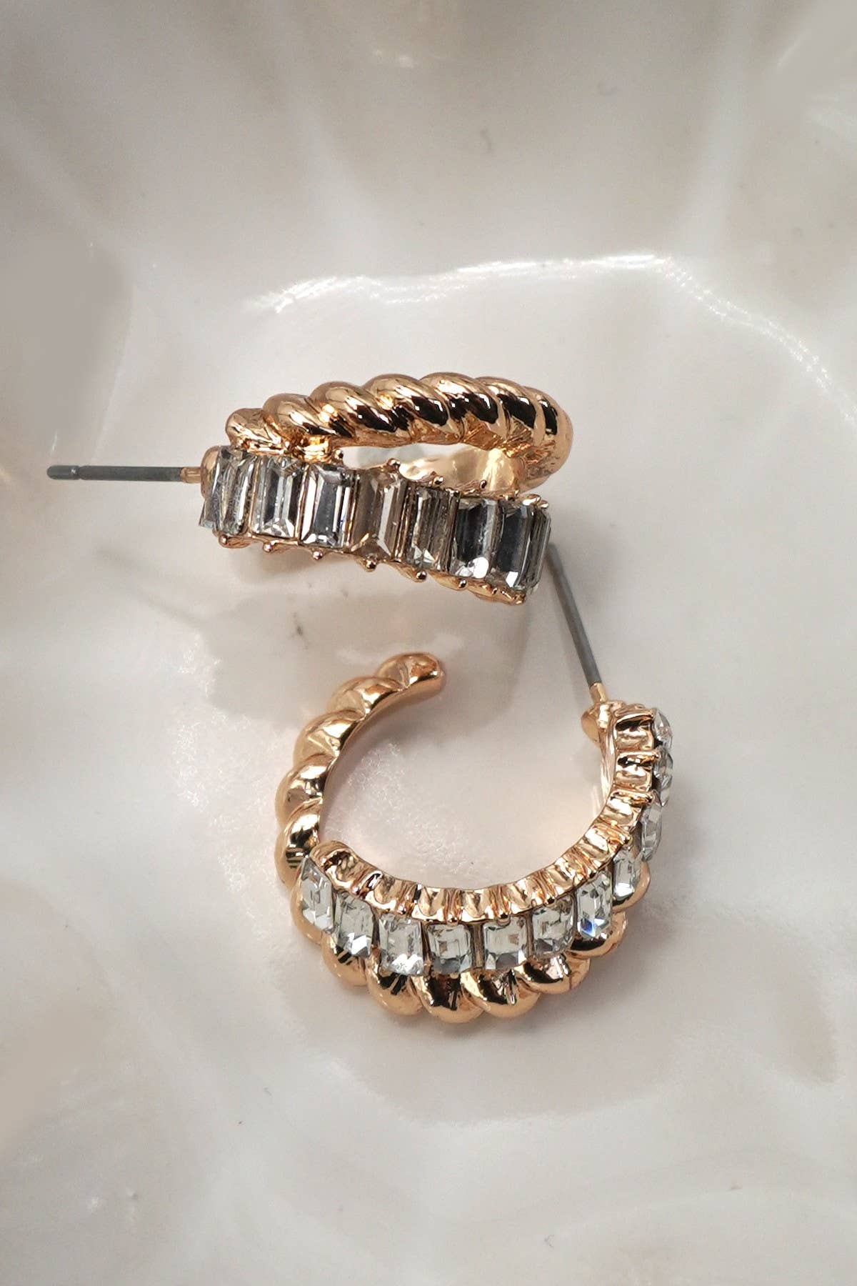 INTWINED HUGGIE EARRINGS | 80E61000