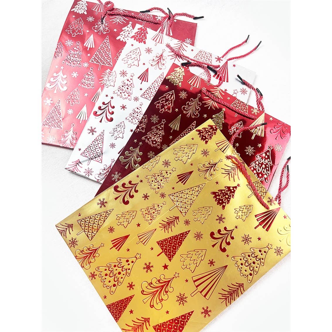 Love and Repeat - Christmas Tree Design Gift Bag