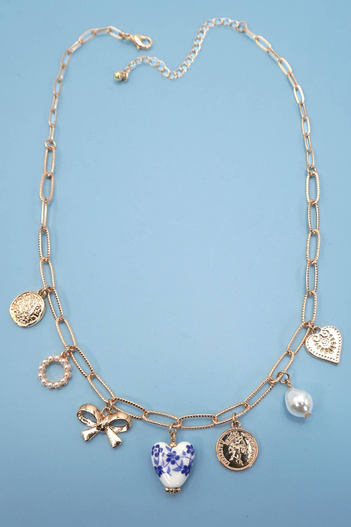 JOSSLYN by wall to wall - CERAMIC PORCELAIN BOW HEART CHARM LINK NECKLACE | 80N91547