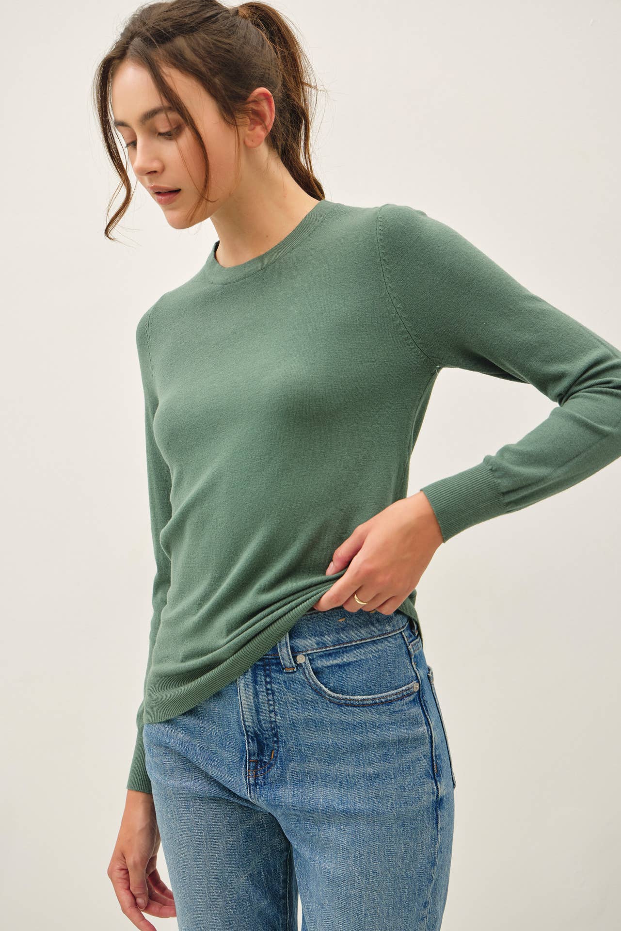 CREW NECK SOFT KNIT SWEATER
