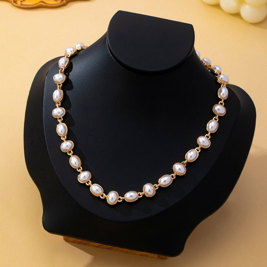 Bezel-Set Oval Pearl Necklace | 80N93655